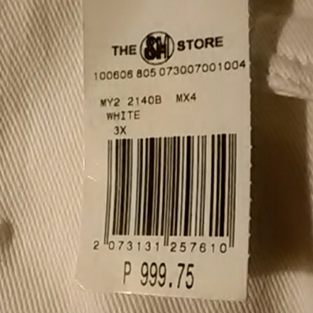 I am selling this white jacket it's a 3XL Maxwear